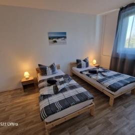 Wunderschöne 3 Zimmer Handwerk und Monteurswohnung 20, hotel v destinaci Wefensleben