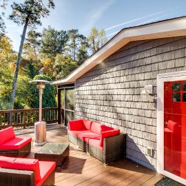 Step-Free Home w/ Fire Pit - 3 Miles to USC!, hotel in Columbia