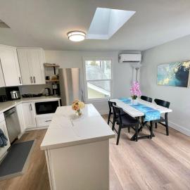 Tacoma 2 bedrooms 1 baths sleep 5 with compact kitchen