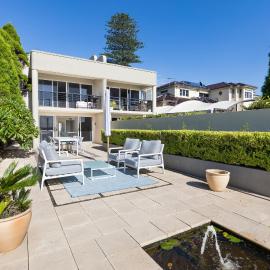 Waterfront Duplex 5 bedrooms 5 bathrooms, hotel i Sylvania