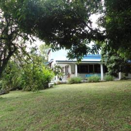 Appartement "Au Cœur du Parc Tropical", hotel v destinaci Saint-Claude
