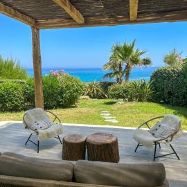 Luxury beach front Villa & Private garden, hotel in Lumio