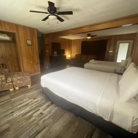 JIS12 - Budget friendly queen studio with full kitchen, two queen beds and sleeper sofa, hotel i Mount Ida