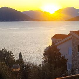 Studio apartman Eden sea view, hotel in Njivice