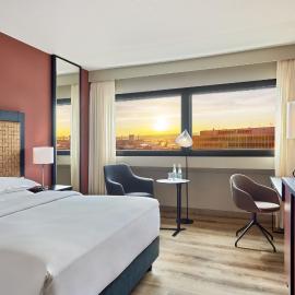 Sheraton Frankfurt Airport Hotel & Conference Center: Frankfurt am Main şehrinde bir otel