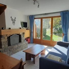Joli triplex 3 étoiles, avec jardin et cheminée