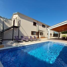 Holiday House Teza