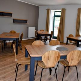 Neu renoviert: 11 Zimmer mit großer Wohnküche, mitten in der Natur