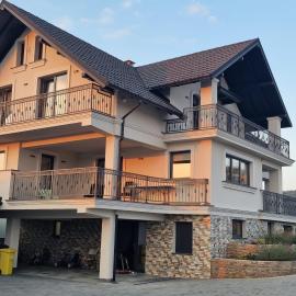 Sunny house, hotel di Suceava