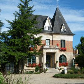 Villa Les Iris โรงแรมในSaint-Félix