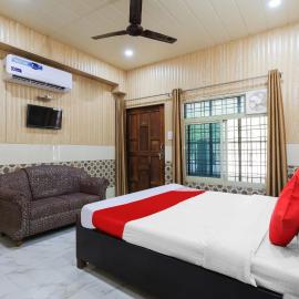 Hotel Chitrarth & Party Lawn, хотел в Халдвани