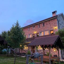 Guesthouse Makry, hotel Pukában