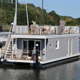 Hausboot Liliput โรงแรมในชตราลซุนด์