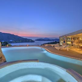 Eirini Luxury Hotel Villas、Grikosのホテル