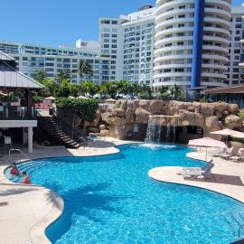 2 Bedroom 2 Bath Beachfront Condo on Miami Beach Millionaire Row, готель у Майамі- Біч