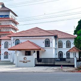 THE PEARL VIEW HOTEL, хотел в Mulappilangād