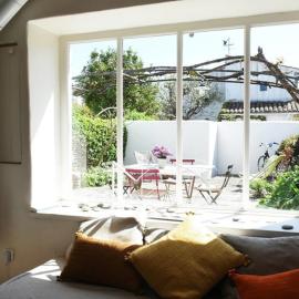 Charmante maison avec cour ensoleillée, espace pour vélos, Wi-Fi et cuisine équipée aux Portes-en-Ré - FR-1-434-17, viešbutis mieste Les Portes