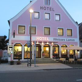 Hotel Weisses Lamm, hotel di Allersberg
