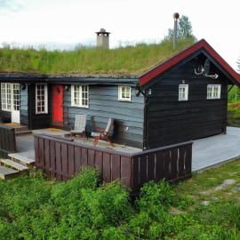 Middagslia - cabin at Skrim with amazing view, hotel a Omholt