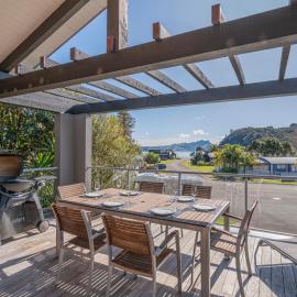 Flaxmill Treasure - Cooks Beach Holiday Home, Hotel in Cooks Beach