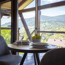 Lisoviy Zatyshok, z vidkrutum litnim baseynom,чан-джакузі, hotel a Slavske