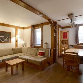 Appartement rénové proche station avec balcons et vue, 3 ch, 10 pers