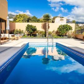 Villa de la Huerta con piscina privada y barbacoa, hotel din Güimar