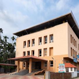 Padival Grand - A Unit of Mahaveer Ventures, hotell i Puttūr