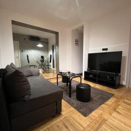 Lola, hotel a Voždivac