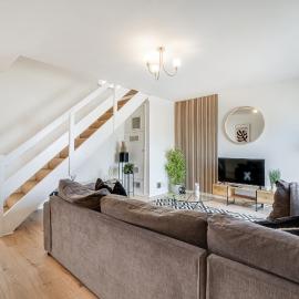 3 Bedroom Home With Free Parking & WiFi