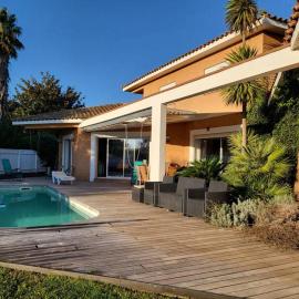 Grande villa entre mer et montagne