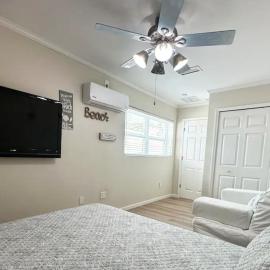 Private Suite with Private Gym&Patio, Minutes to Beaches, Up to 4 Guests, hotel in Largo