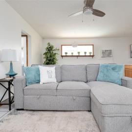 Only 5 Blocks to the Beach!, hotel in Jacksonville Beach