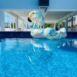 Casa Blue Flamingo - In the Florida Keys - minutes from the beach, hotel in Marathon