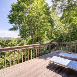 Dog-Friendly Blowing Rock Chalet w/ Stunning Views、ブローイング・ロックのホテル