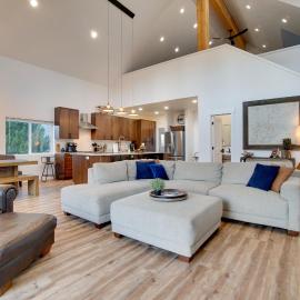 Modern Donnelly Cabin w/ Private Hot Tub: Donnelly şehrinde bir otel