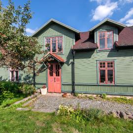 2 Bed House Sleeps 4 with Garden & Free Parking, hotel u gradu 'Ronneby'
