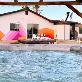Twin Palms Desert Getaway - Jacuzzi, Fire pit, Meditation room & more, viešbutis mieste Džošua Tri