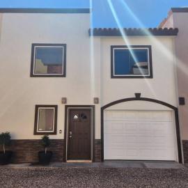 3 bedroom townhouse w garage blocks from the beach