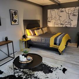 Forever Always Studio Apartment, hotel en George
