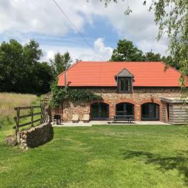 Burleyhayes Barn - Secluded Devon Hideaway.، فندق في Hemyock