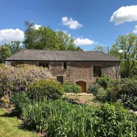 Luggs Barn - Beautiful Devon Hideaway، فندق في Hemyock