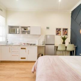 Hampton Collection - 2 Sleeper Serviced Studio Apartment with Pool