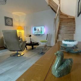 Maison Moderne et Confortable centre Bretagne, hótel í Plouguenast Langast