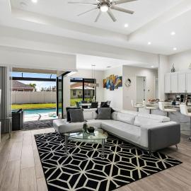 Perfect Oasis Retreat ! 2023 Luxury Built Home, Heated Pool and Games, hotel in Cape Coral