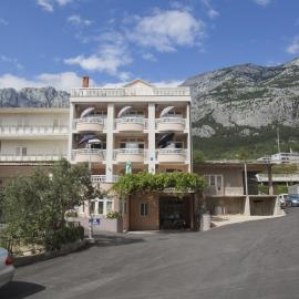Apartments Kovač, hotel a Makarska
