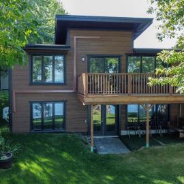 Magnifique chalet au bord du Lac-Saint-Jean, hotel a Roberval