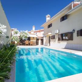 Aroeira Sunny Villa - Heated Pool extra cost, khách sạn ở Amora