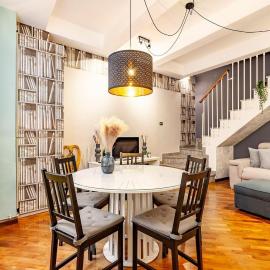 Design Villa with parking Navigli Milan sleeps5, hotell i Milano
