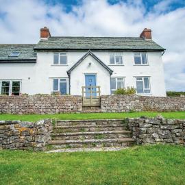 Windy Walls - 3 Bedroom Holiday Home - Rhossili, hotelli kohteessa Rhossili